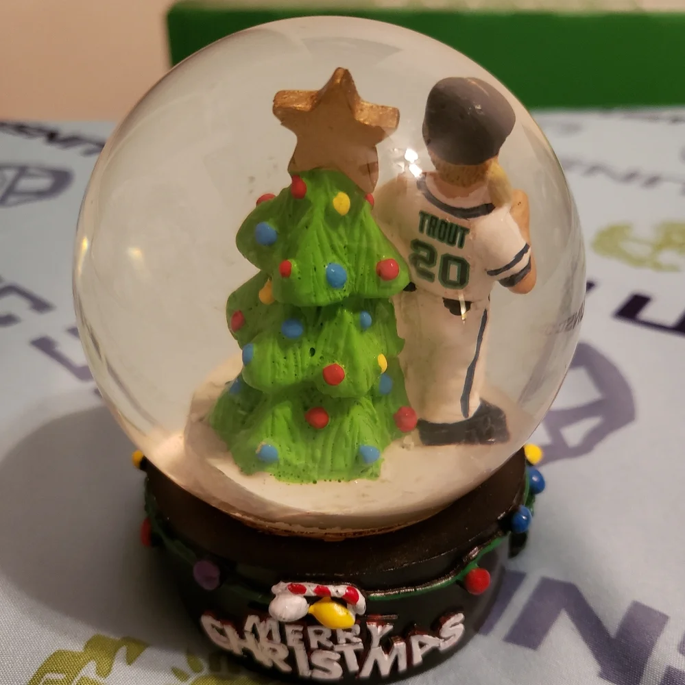 ⚾️ Mike Trout Christmas Snow Globe ⚾️ - Picture 5 of 6